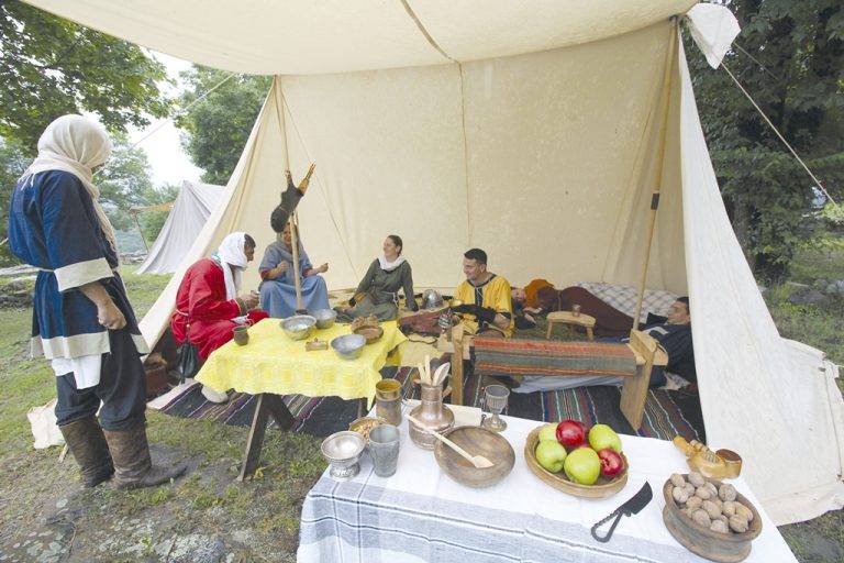 Общество | Тайните на римската, манастирската и  викингската кухня разкриха на Царевец