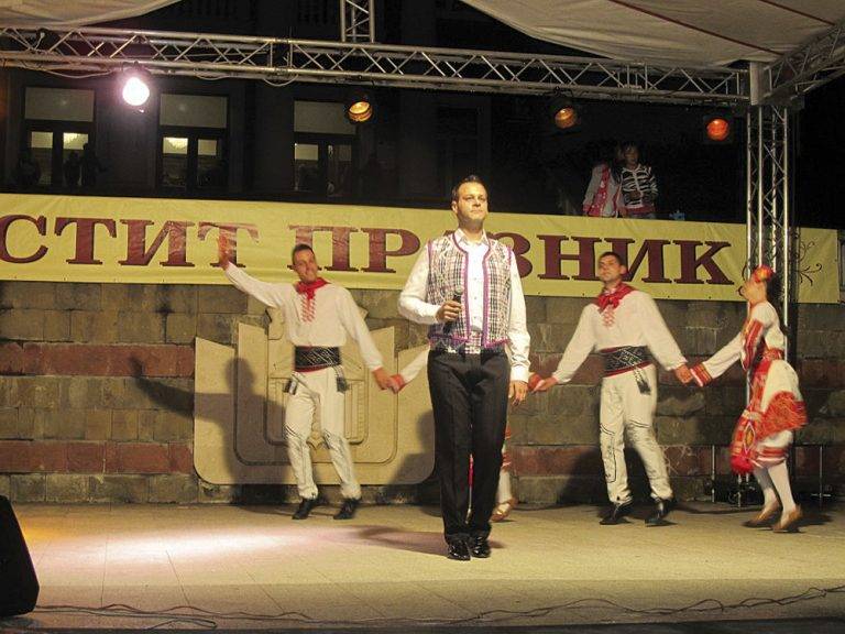 Лясковец | Делегации от Унгария и Румъния  дойдоха на празника на Лясковец