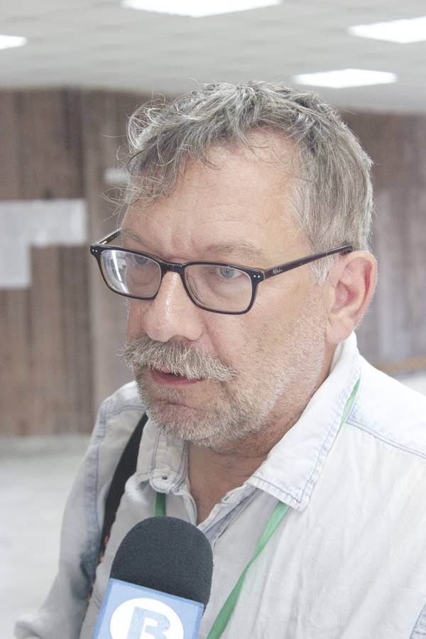 Култура | Парижанинът Фабрис предпочита  българско вино пред френското