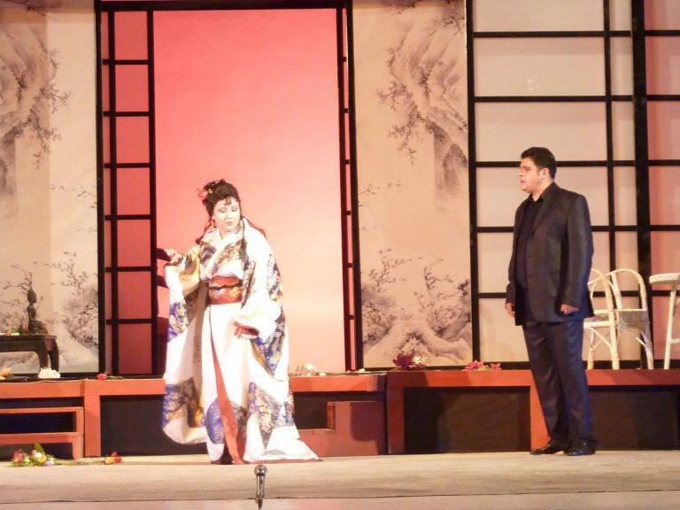 Йоана Железчева и Калуди Калудов излизат  в „Мадам Бътерфлай“ на Царевец