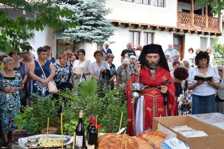 Горна Оряховица | Десетки миряни се събраха в манастир „Св. Пророк Илия“ за храмовия празник на светата обител