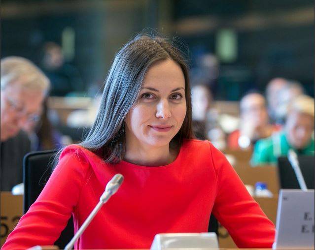 Пари и власт | Евродепутатът Ева Майдел (ГЕРБ/ЕНП):  “Скоро българите ще спрат да плащат най-високите такси в ЕС за преводи в евро”