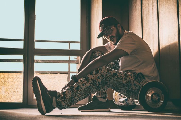 Фенове на хип-хоп културата посрещат изгрева на голямата поляна до Петропавловския манастир