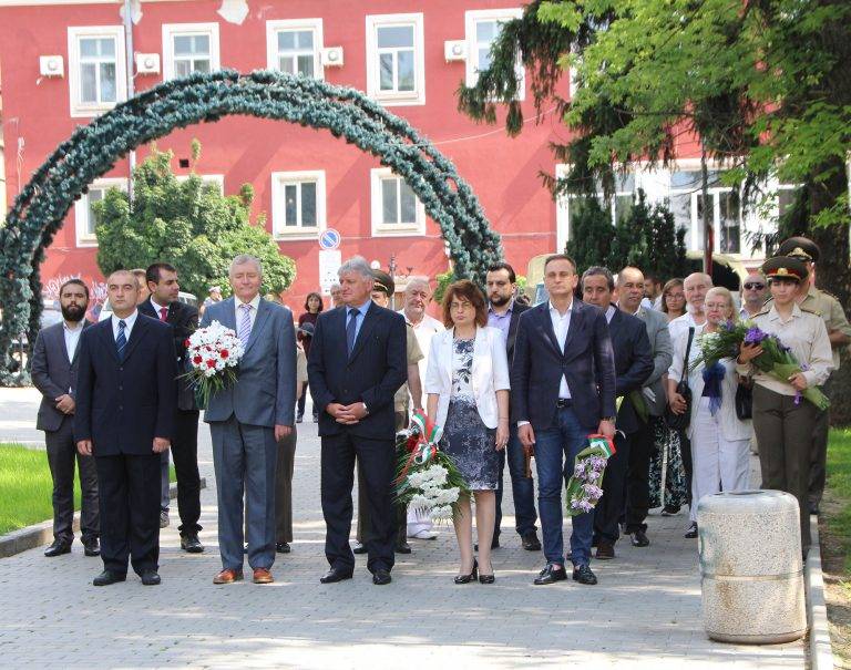 Горещи новини | Велико Търново отбелязва 141 години от своето Освобождение