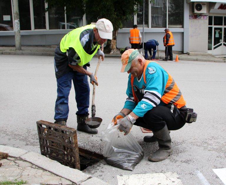 Общество | Чистят 1000 шахти и улични оттоци във Велико Търново