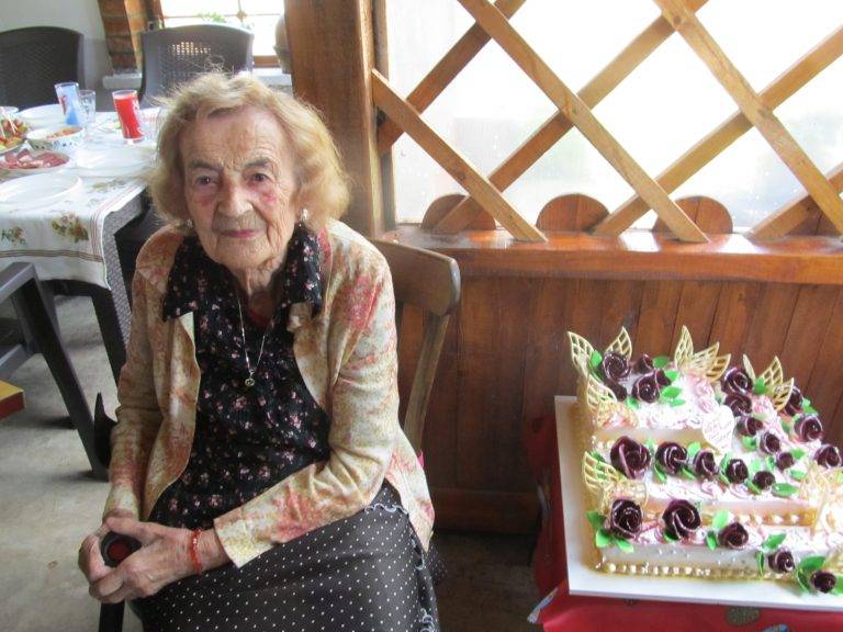 Стотния рожден ден на баба Иванка от Козаревец уважи лясковският кмет