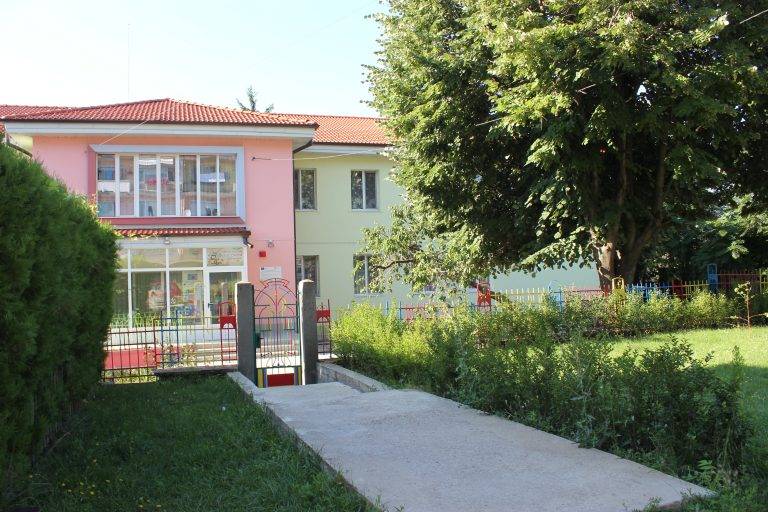 Горещи новини | Директорката на ДГ “Бодра смяна” излезе  в болничен, Общината отлага наказанието