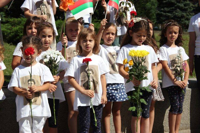 Децата от “Соня” почетоха Левски