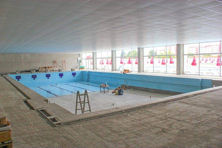 Горещи новини | Нов закрит басейн ще  заработи във В. Търново