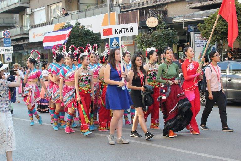 Гостите от далечен Китай са пленени от българския фолклор (снимки)