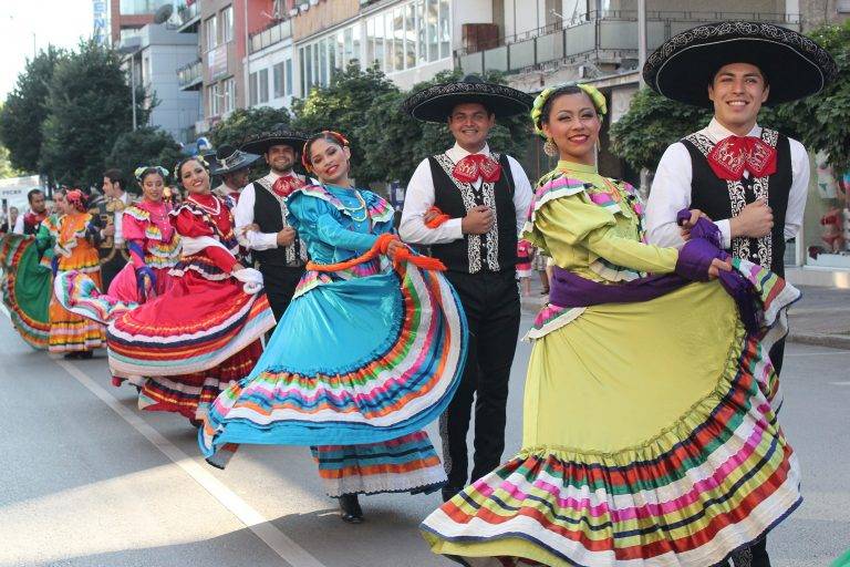 Велико Търново отново е фестивал (снимки)