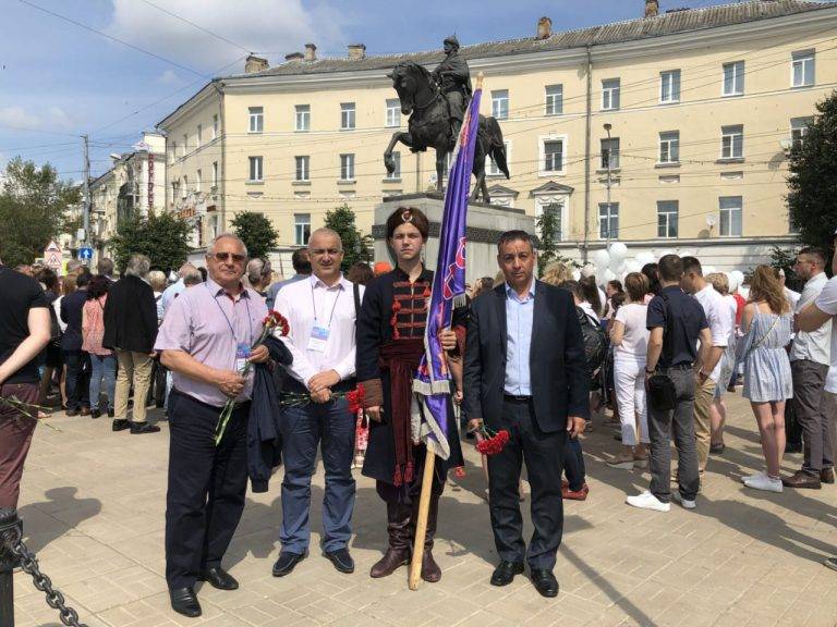 Пари и власт | Общински съветници от В. Търново  участваха в празника на Твер