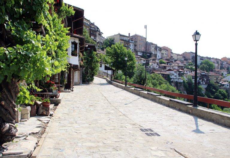 Пари и власт | Дават под наем  галерия на ул. “Гурко”