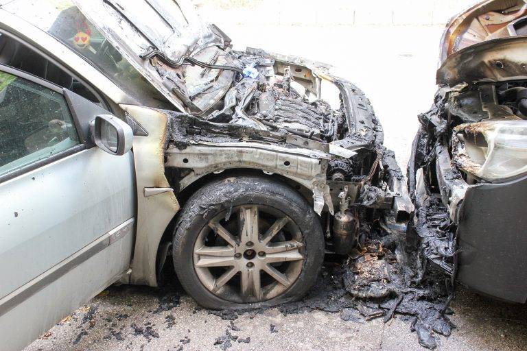 Две коли изгоряха в центъра на Велико Търново