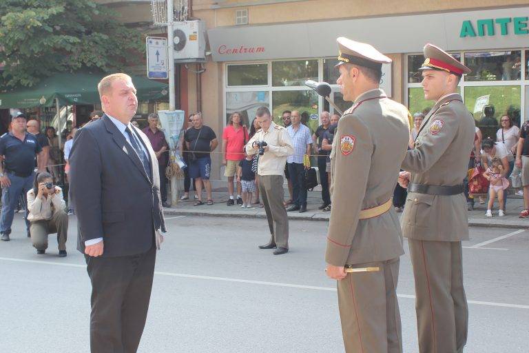 113 курсанти и 44 кадети от НВУ получиха първите си военни звания (снимки)