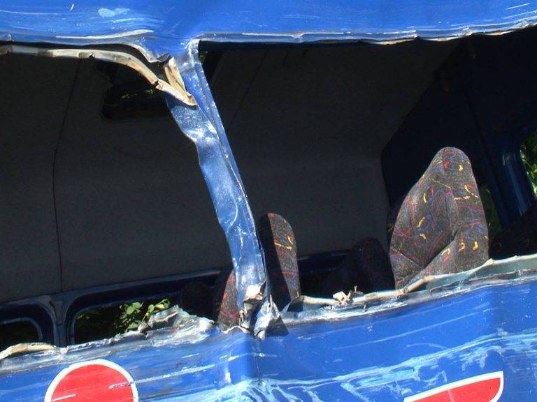 Един загинал и четирима ранени след катастрофа край Пушевски кантон (снимки)