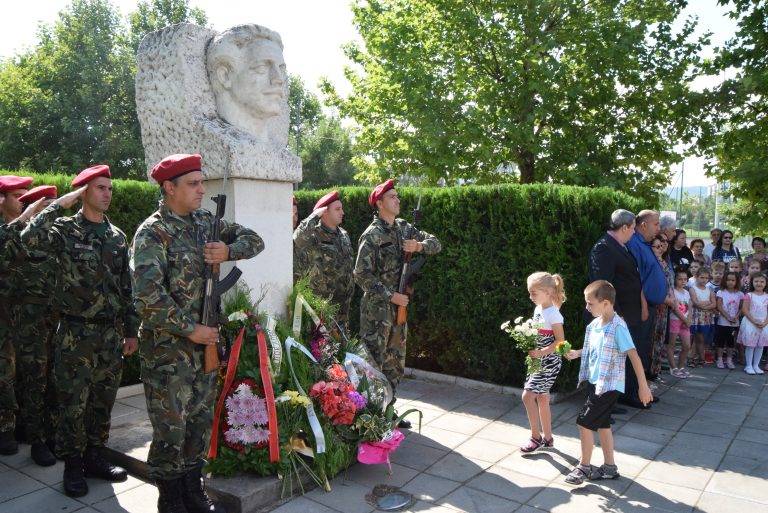 Горна Оряховица | Горнооряховчани отбелязаха 181 години от рождението на Васил Левски