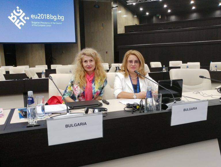 Крими | Съдия  Ивелина Солакова представи доклад пред десетки свои колеги от Европа