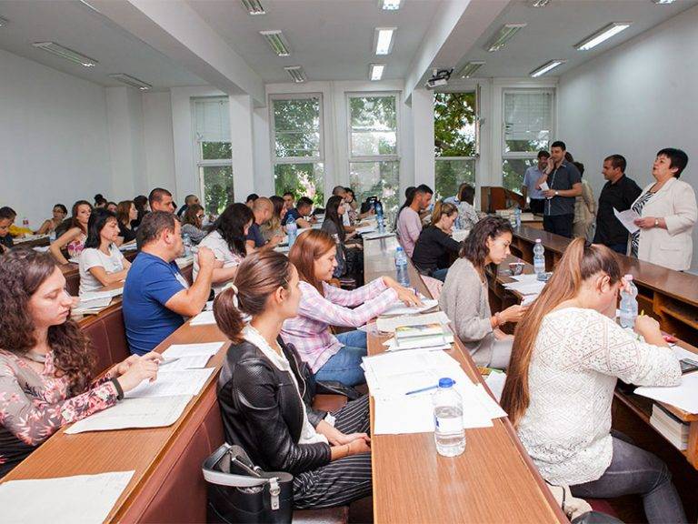 Свищов | Първите кандидат-магистри на Стопанска академия вече подадоха документи