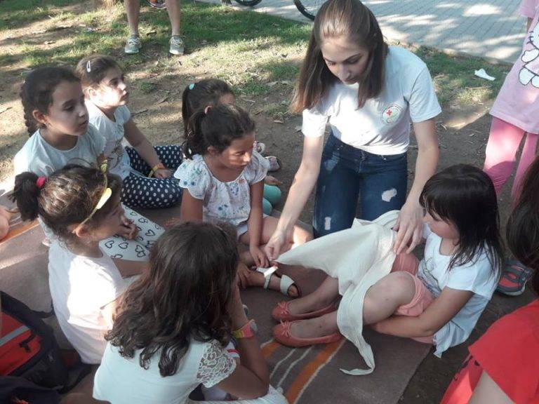 Общество | Обучителен празник „Безопасно лято за деца ни“ подариха на малките болярчета дамите от  ВМРО-БНД