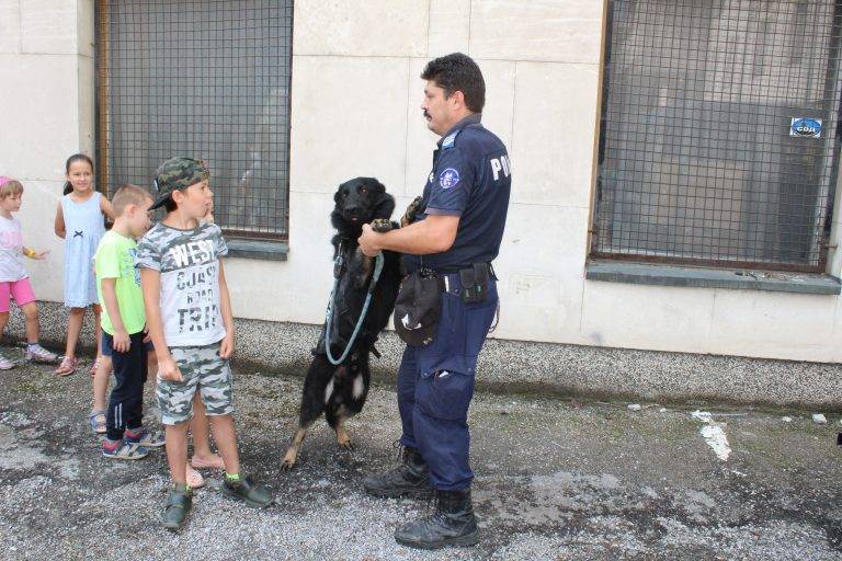 Деца и полицаи разследваха заедно взломна кражба