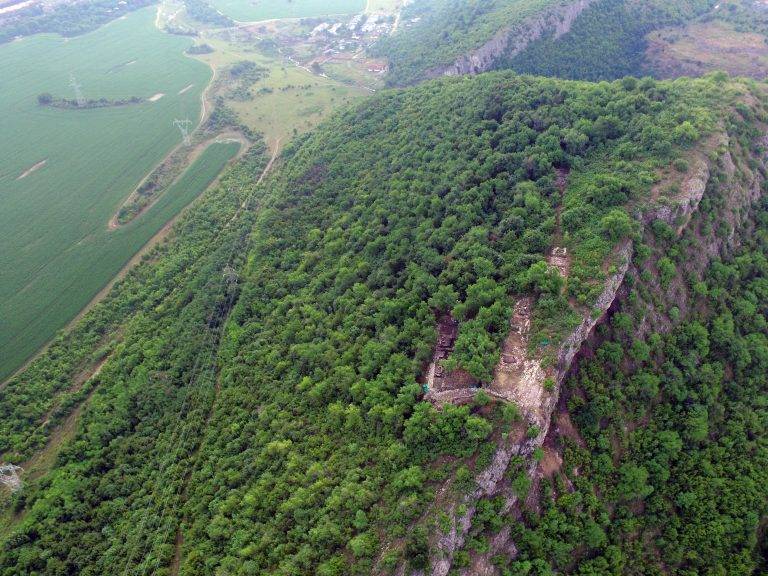 Горещи новини | Превръщат крепостта “Ряховец”  в туристическа атракция