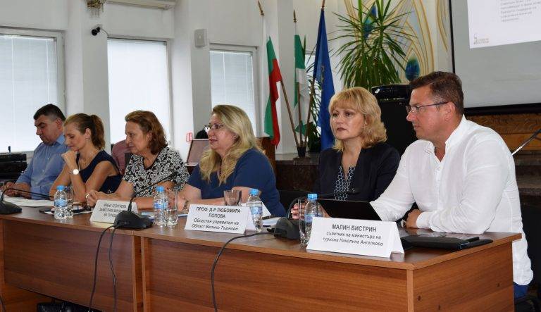 Пари и власт | Областният управител взе участие в кръгла маса по проект за 12 винено-кулинарни дестинации