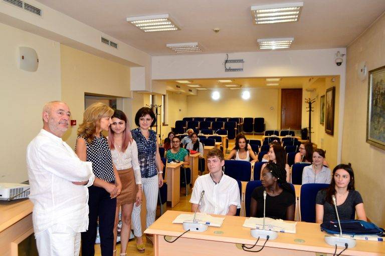 Култура | Студенти по психология в престижни британски университети  са на учебен стаж във Велико Търново