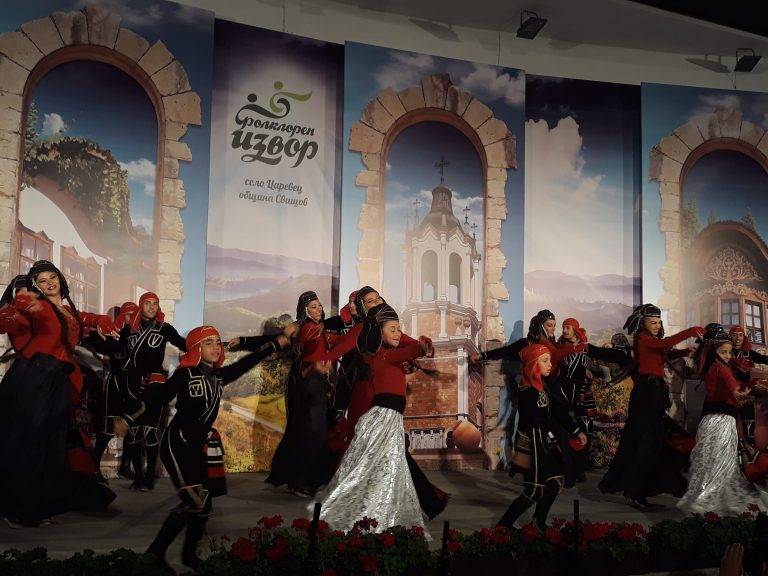 Свищов | Грузински ансамбъл превзе публика на фестивала “Фолклорен извор”