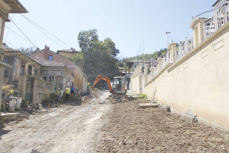 Горещи новини | Ремонтът в старата част  отново разгневи търновци