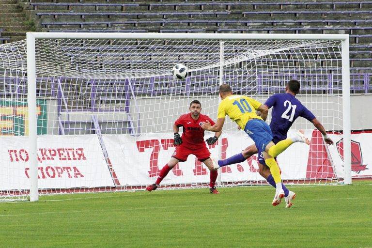 Спорт | “Етър” загуби с 2:0 от “Ботев” в Пловдив