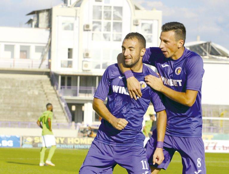 Спорт | Даниел Младенов: “Важно е да победим “Левски”, ще съм щастлив да се разпиша”