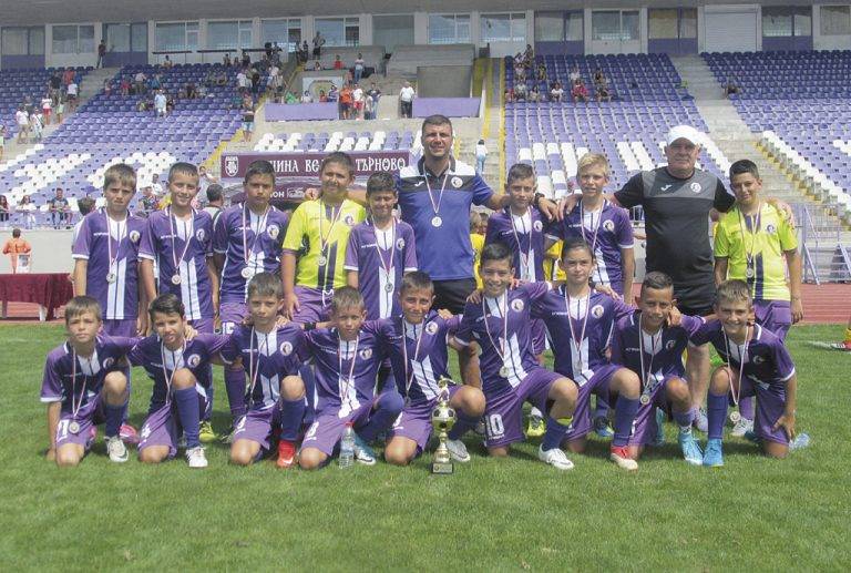 Горещи новини | Отборите от школата на “Етър” се готвят, стартират през септември