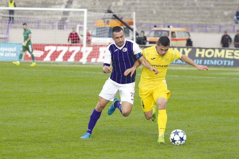 Спорт | 8000 души чакат за “Етър” – Левски”