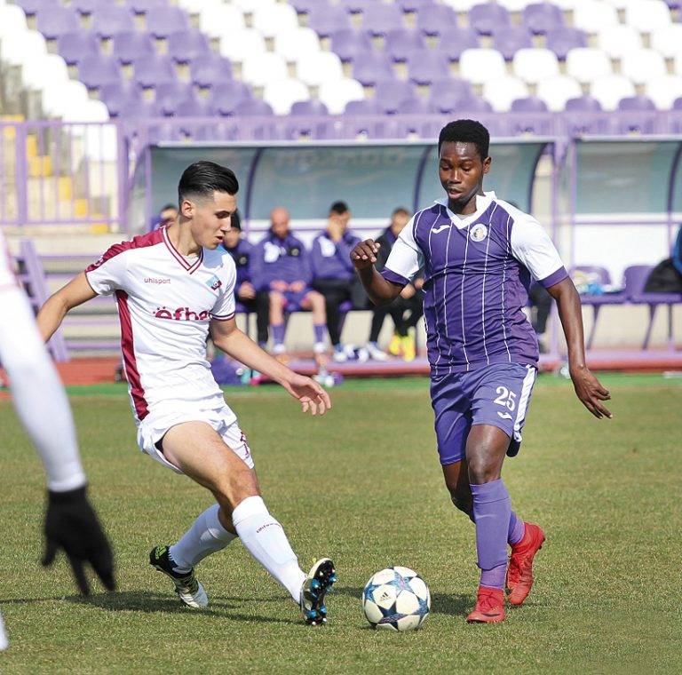 Спорт | “Барселона” праща отново Мане в “Етър”