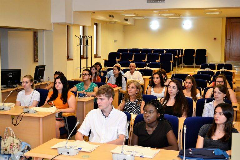 Студенти по психология в престижни британски университети  са на учебен стаж във Велико Търново