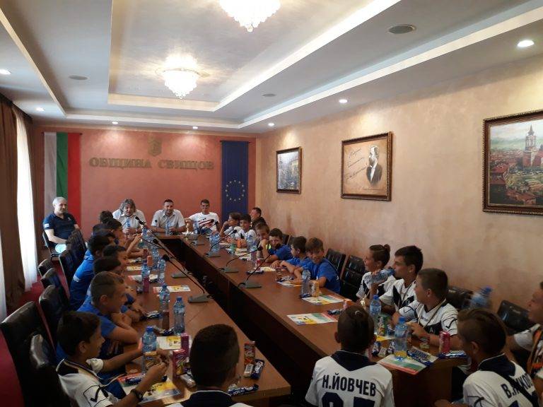 Бронзовите медалисти от турнир в Украйна гостуваха на ръководството на ОФК „Академик“ – Свищов