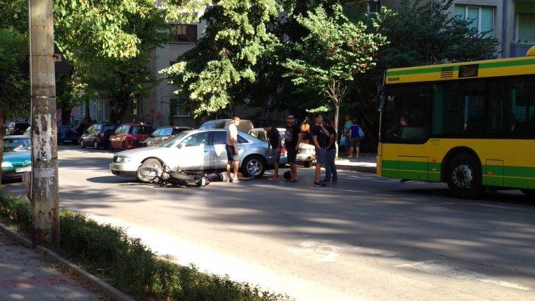 Моторист пострада на бул. “България”