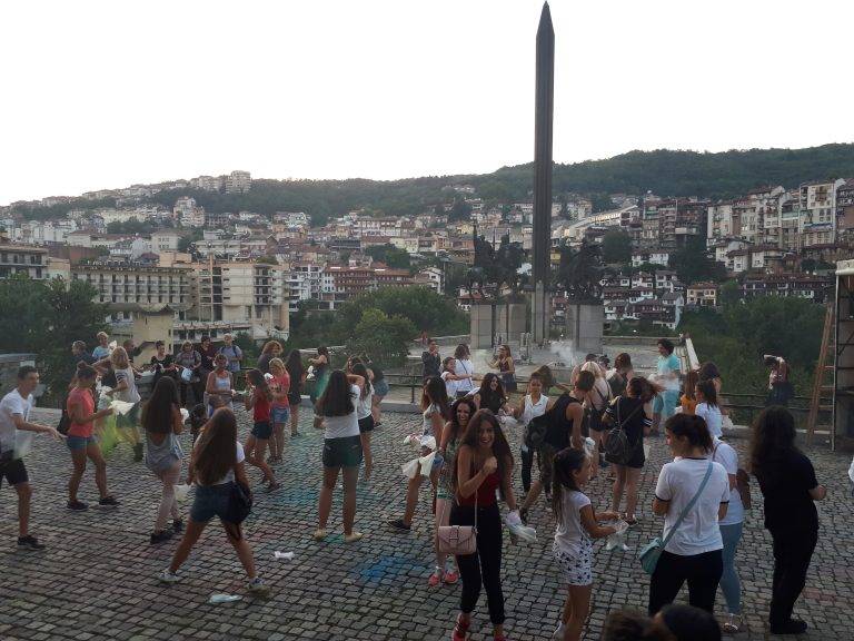 Общество | Фестивал на цветовете организираха  от Градски ученически парламент