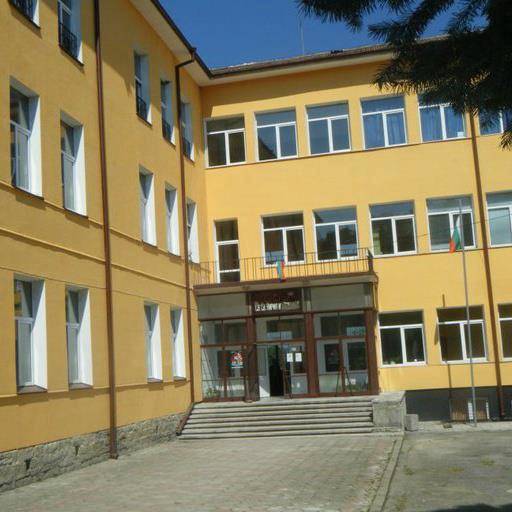 Общество | Над 100 000 лв. бяха вложени в спортна  площадка в Златарица