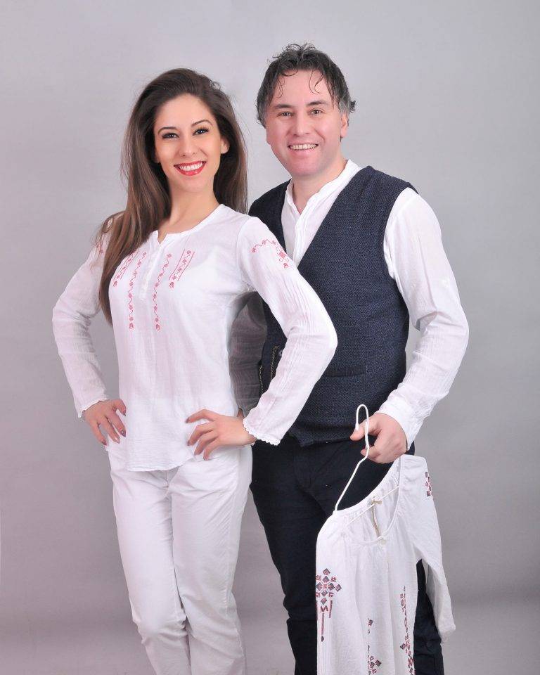 Горещи новини | Кенарени ризи с български шевици на наш дизайнер носят на три континента