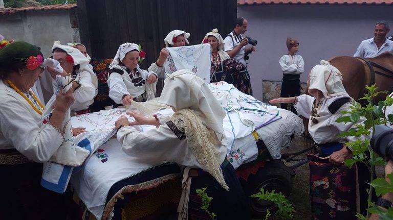 Сватба от 1900 г. вдигнаха в Каранци