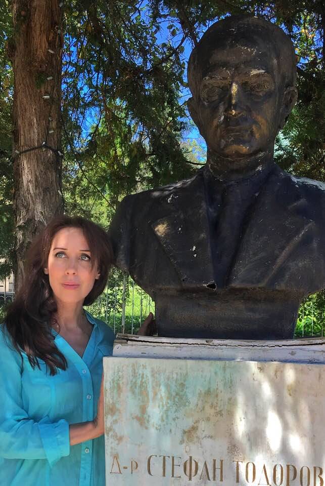 Здраве | ТВ звезда запозна дъщеря си с  подвига на д-р Стефан Черкезов