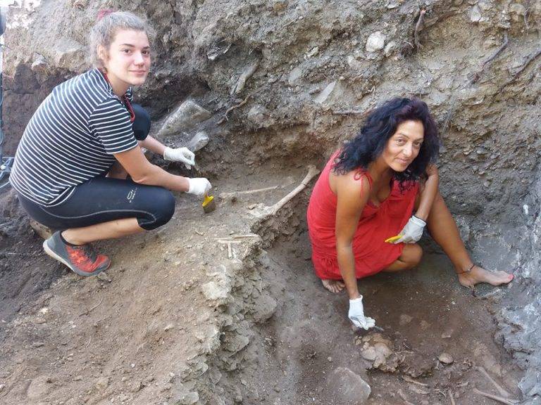 Горещи новини | Детско погребение на 3000 г.  откриха на крепостта “Ряховец”