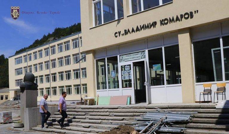 Кметът инж. Даниел Панов провери ремонтите в кв. “Чолаковци”