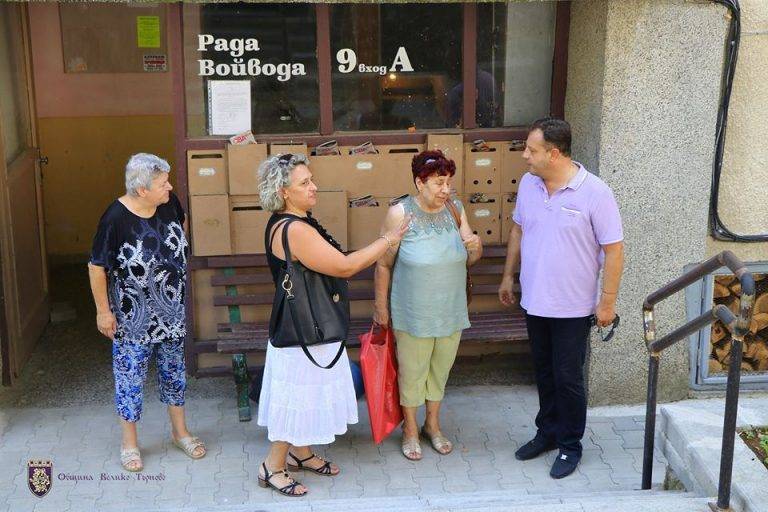 Кметът инж. Даниел Панов провери ремонтите в кв. “Чолаковци”