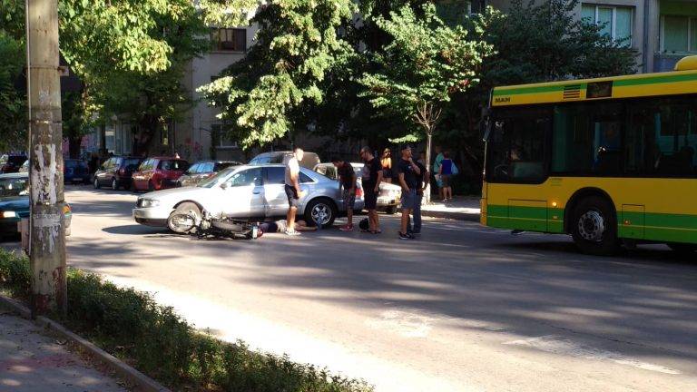 Моторист пострада на бул. “България”