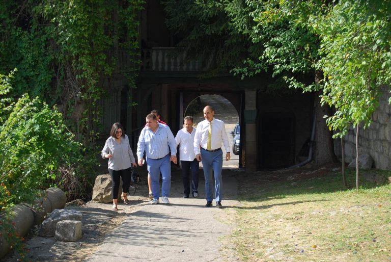 На Голяма Богородица Цветан Цветанов посети храма “Света Богородица” в Арбанаси и Преображенския манастир