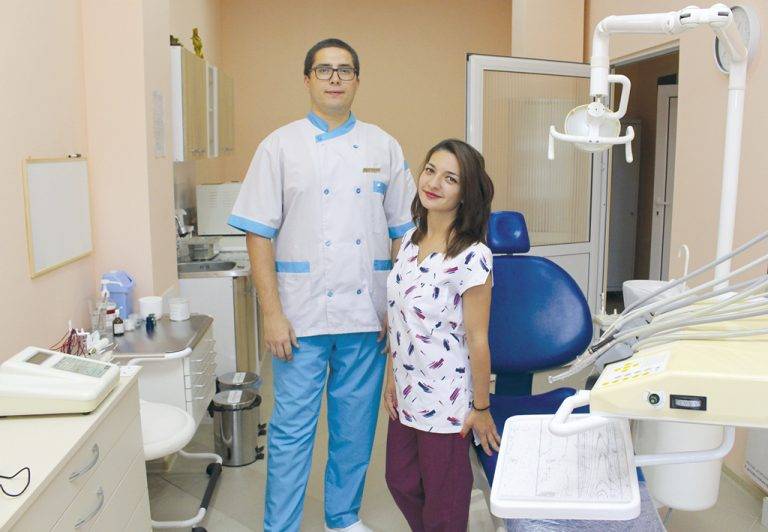 Горещи новини | Семейство зъболекари избраха да  градят кариера във Велико Търново