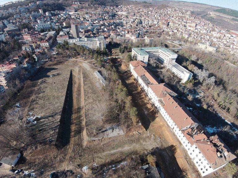 Архитект Николай Стоянов: “Гражданите на Велико Търново  трябва да решат бъдещето  на Старото военно училище”